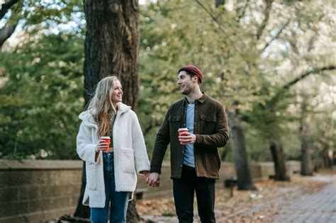 vragen stellen date|Dit zijn leuke vragen om te stellen tijdens een date